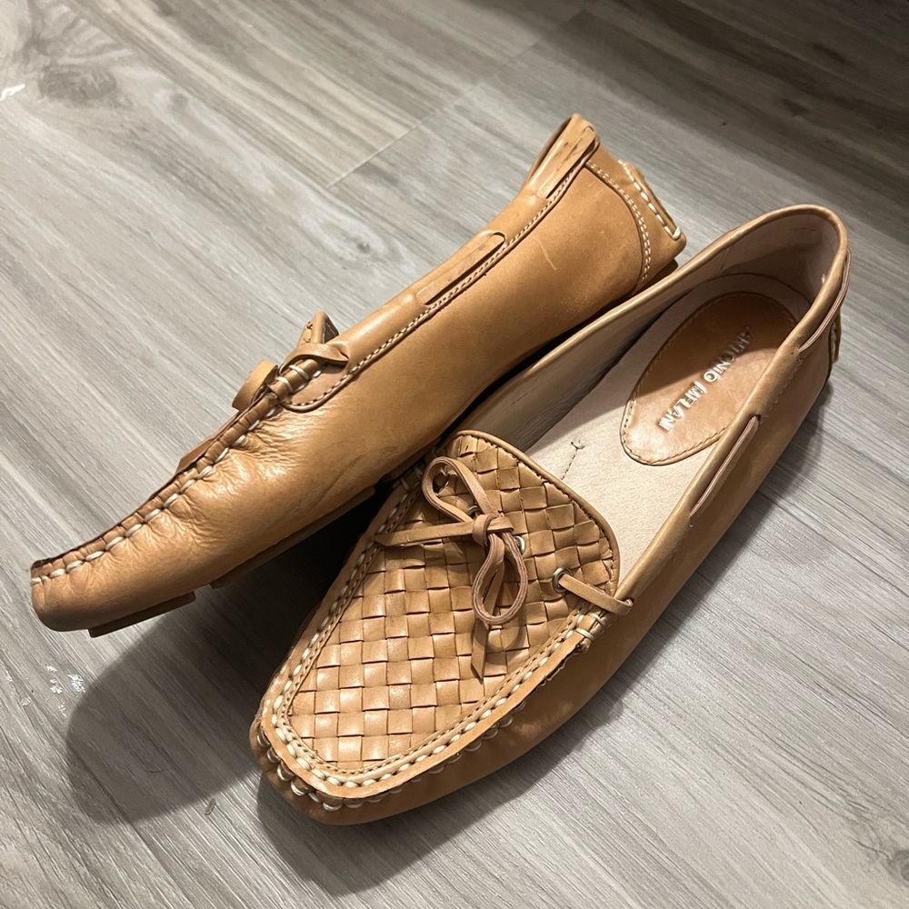Classy women loafers. Size 10, but has no flexibility due to the material.